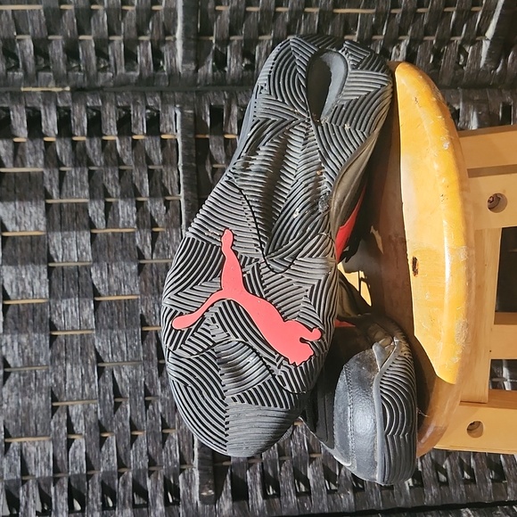 Puma red n balck high tops - Picture 7 of 8